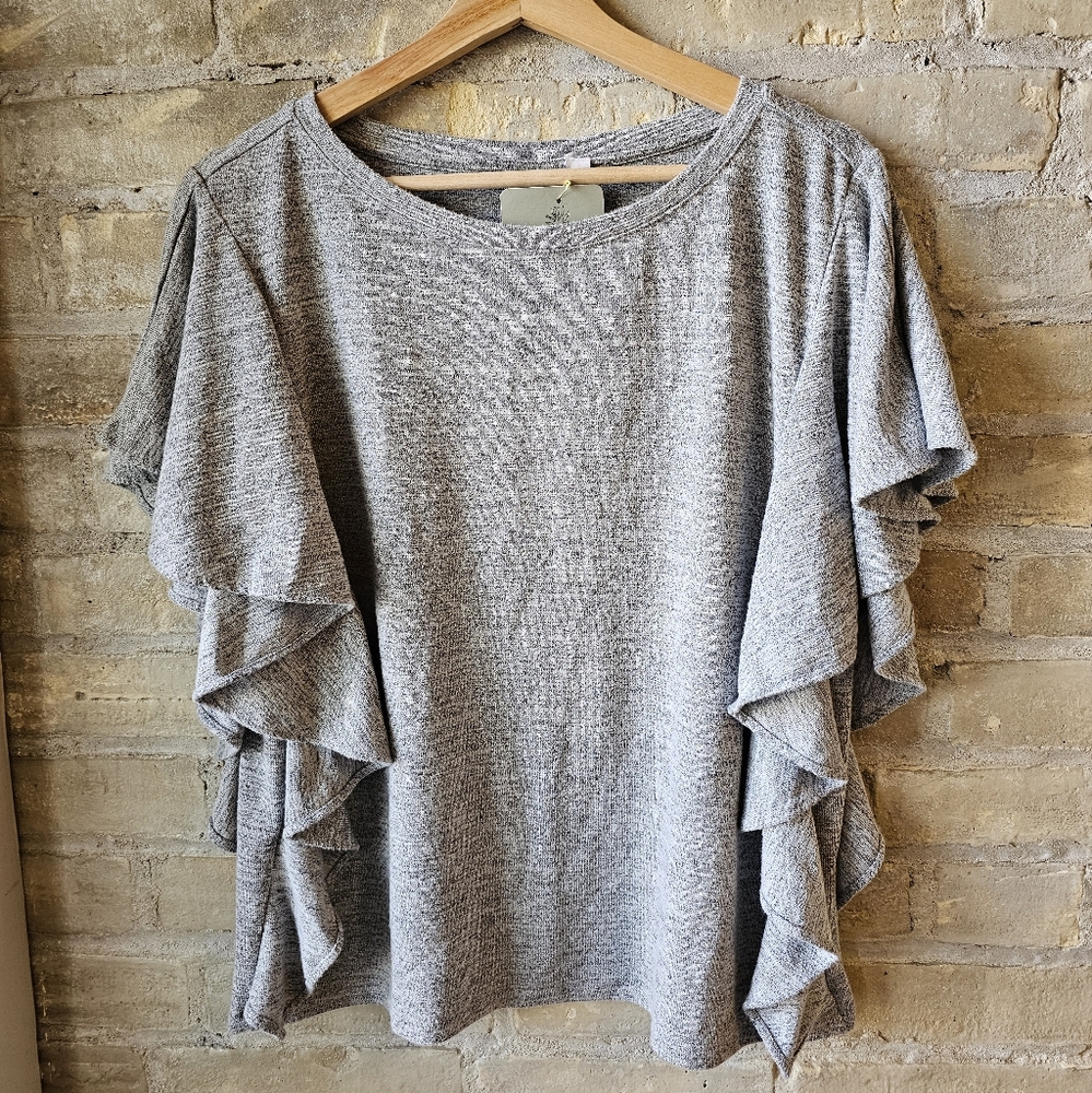 GAP T-shirt with Flowy Sleeves